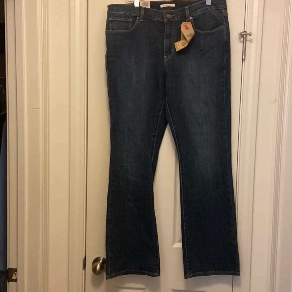 New w/ tags Levi’s classic boot cut jeans size 16